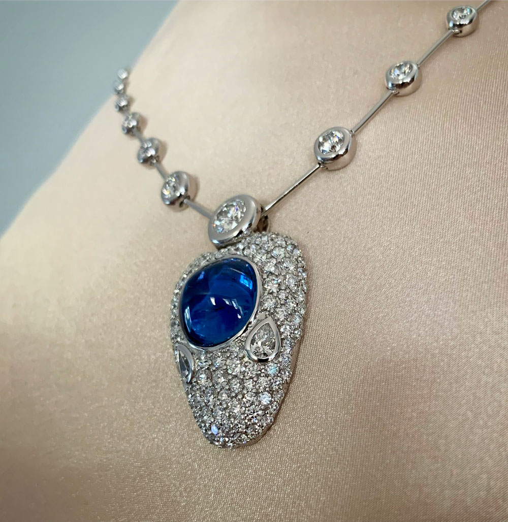 Sapphire & diamond necklace in platinum